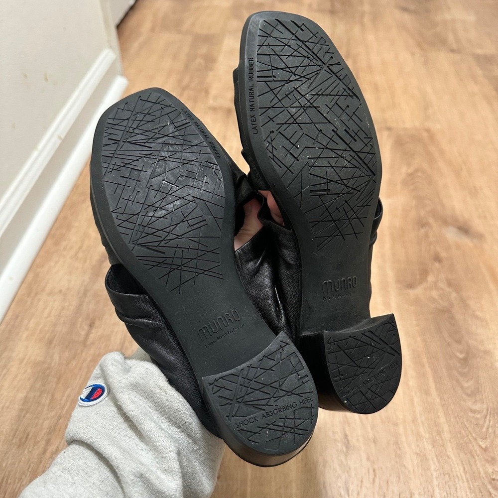 MUNRO | Black Leather Open Toe Twisted Kitten Slide Mules, 7.5W (L), 7.5M (R) - Picture 9 of 12
